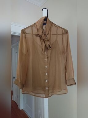 Adolfo Dominguez Tie-Neck Blouse in holographic Camel/green size 40, US 6
